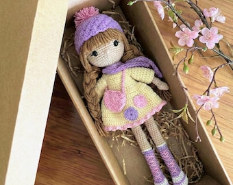 オーガニックかぎ針編み人形：「デイジー」 - 手作りあみぐるみおもちゃ - 保育園の装飾 - 女の子へのギフト - 誕生日プレゼント
