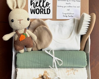 オーガニック新生児ギフトボックス – 手作りかぎ針編みのウサギのあみぐるみ、モスリンおくるみなど