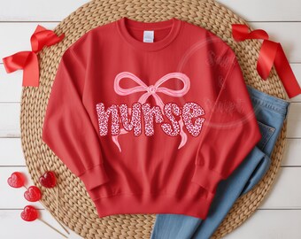 Enfermera con estampado de leopardo PNG - Diseño coqueto con lazo rosa lindo Salud