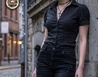 Camisa gótica a rayas / Top ajustado con cuello / Estética oscura / Estilo minimalista Y2K