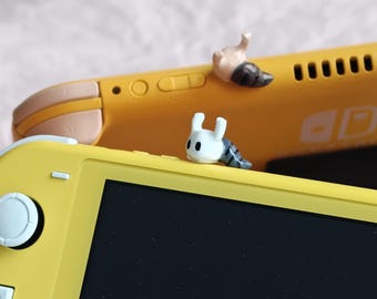Hollow Knight inspired Switch Hipper | Stick-On Handmade Clay Peeker | Fanmade Monitor Buddy & Screen Sitter