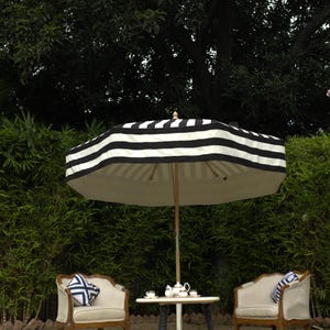 Zwart-wit gestreepte tuinparasol | Klassieke terrasparaplu