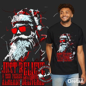 Camiseta Comfort Colors / Just Believe Santa / Arte garabateado