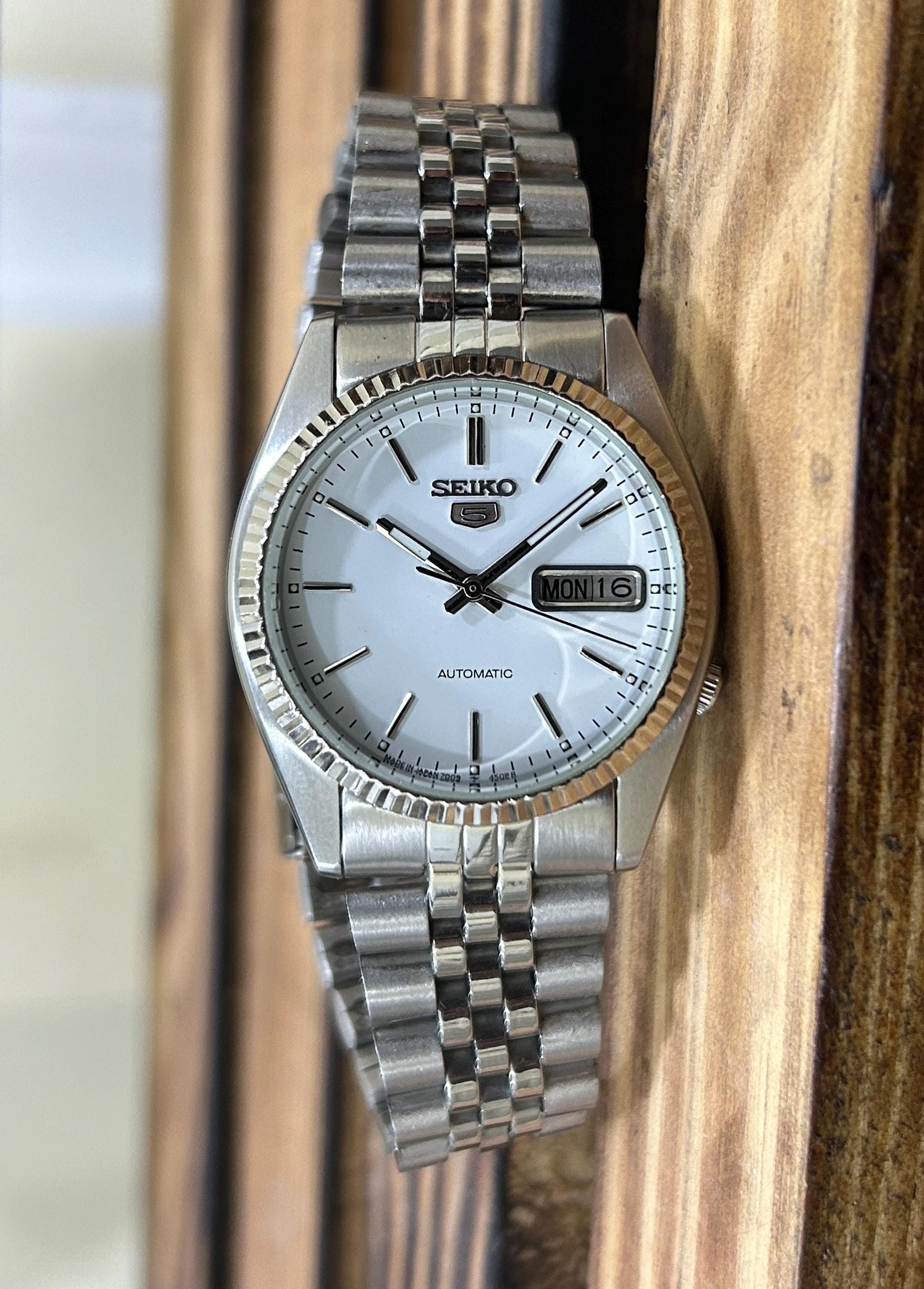 Vintage Seiko 5 Automatic Fluted Bezel White Dial (changed) Japan
