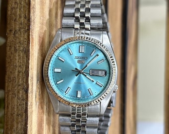 Montre Seiko 5 automatique avec lunette cannelée, cadran bleu glacier, Japon 7009-3110 (remis à neuf)