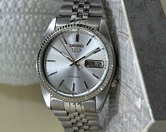 Vintage Seiko 5 Automatic Fluted Bezel Silver Dial (Changed) Japan Men’s Watch 7009-3110