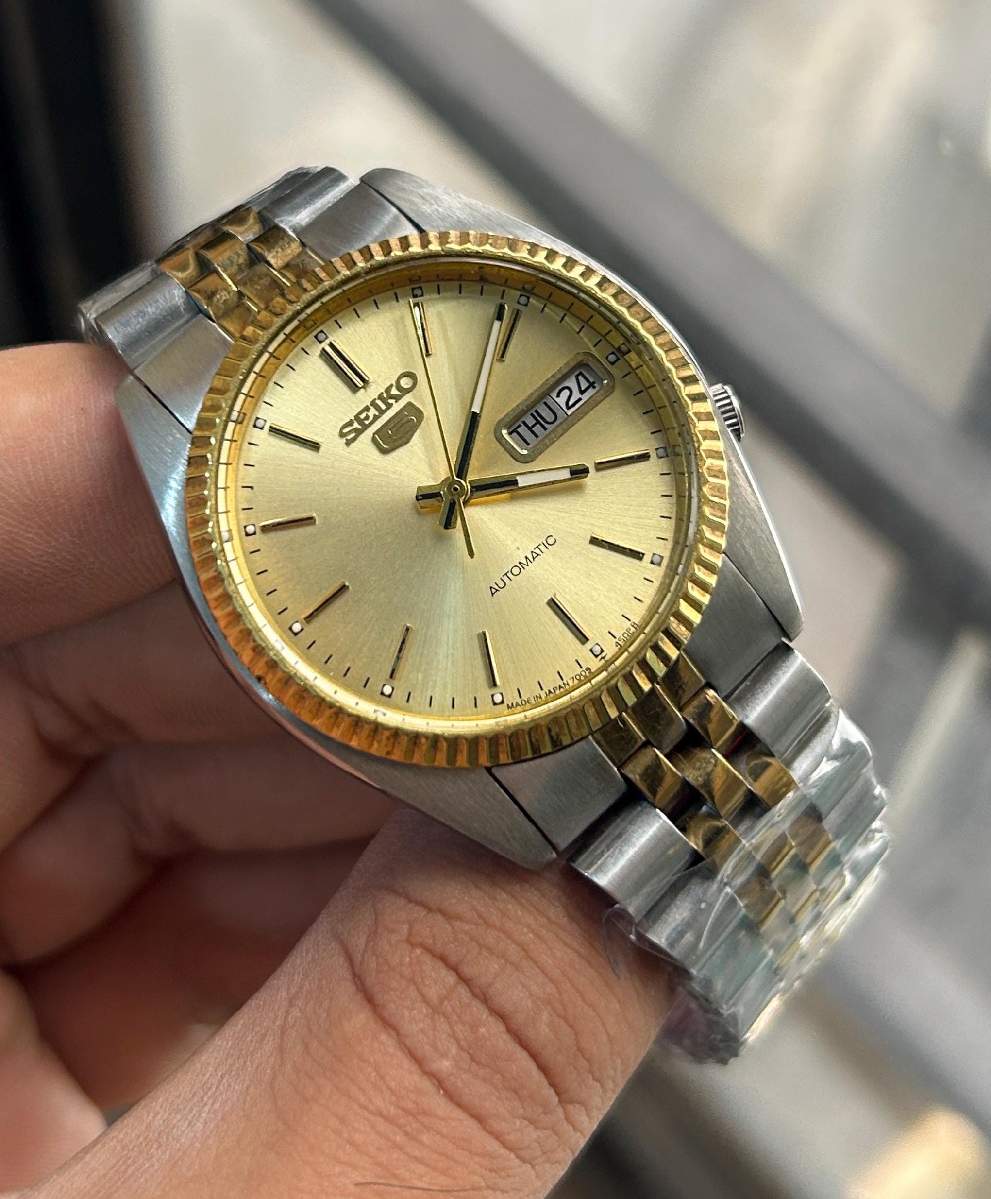 SEIKO 5 Automatic 7009-3110 ゴールド Vintage Seiko 5 Automatic Tow Tone Golden Dial (changed) Japan