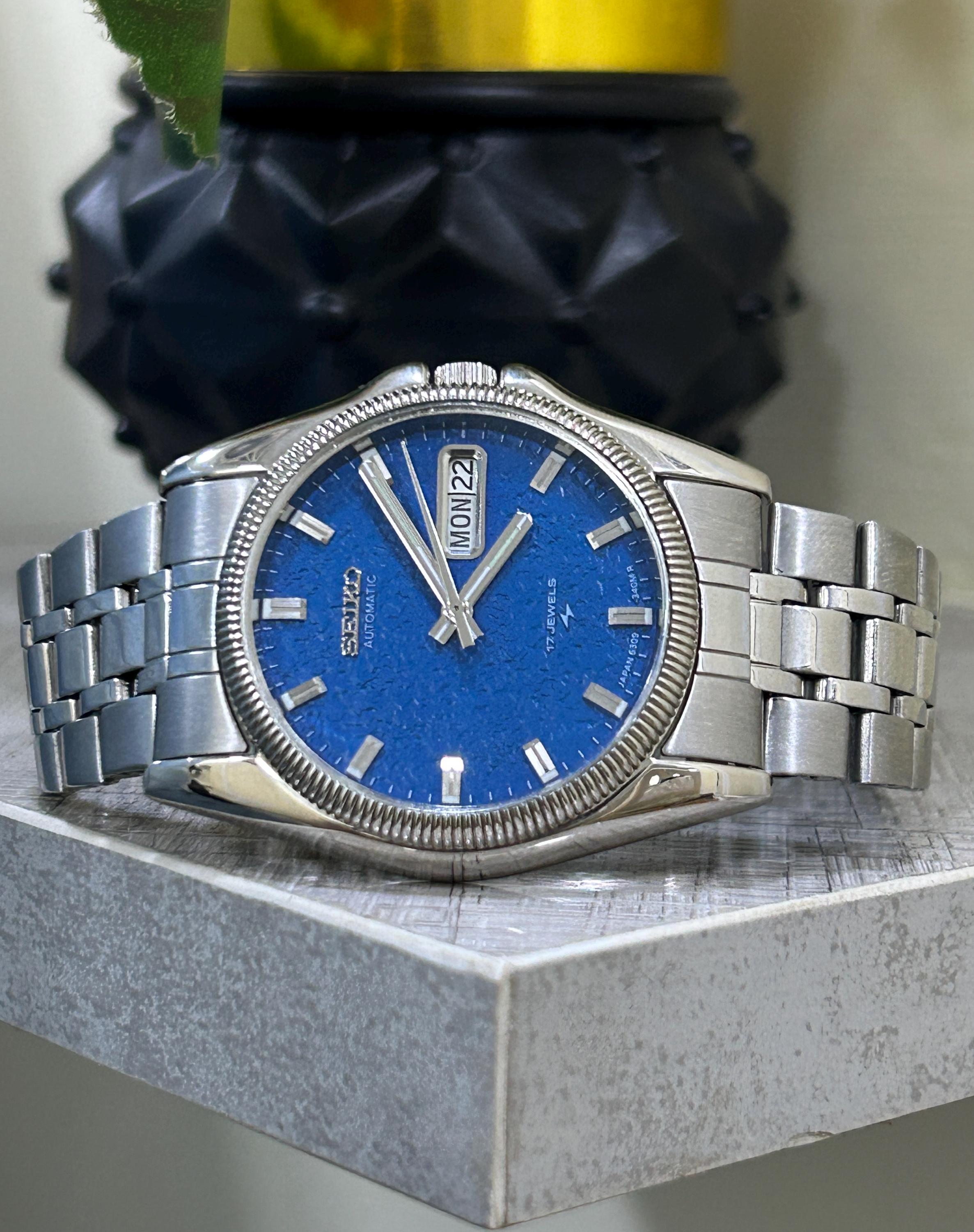 Vintage Seiko Automatic Watch – Blue Textured Dial, Day/date, 17