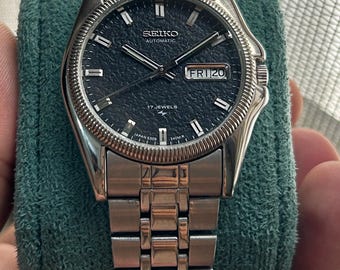 Vintage Seiko Automatic Watch – Blue Textured Dial, Day/date, 17