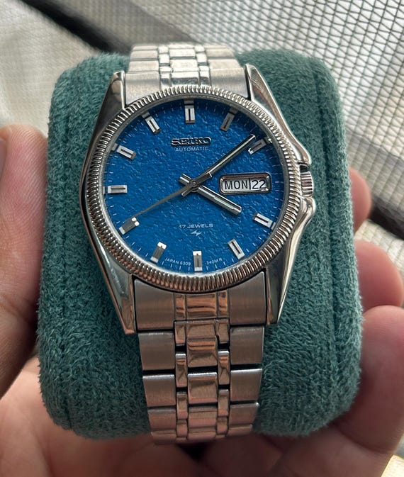 Vintage Seiko Automatic Watch – Blue Textured Dial, Day/date, 17