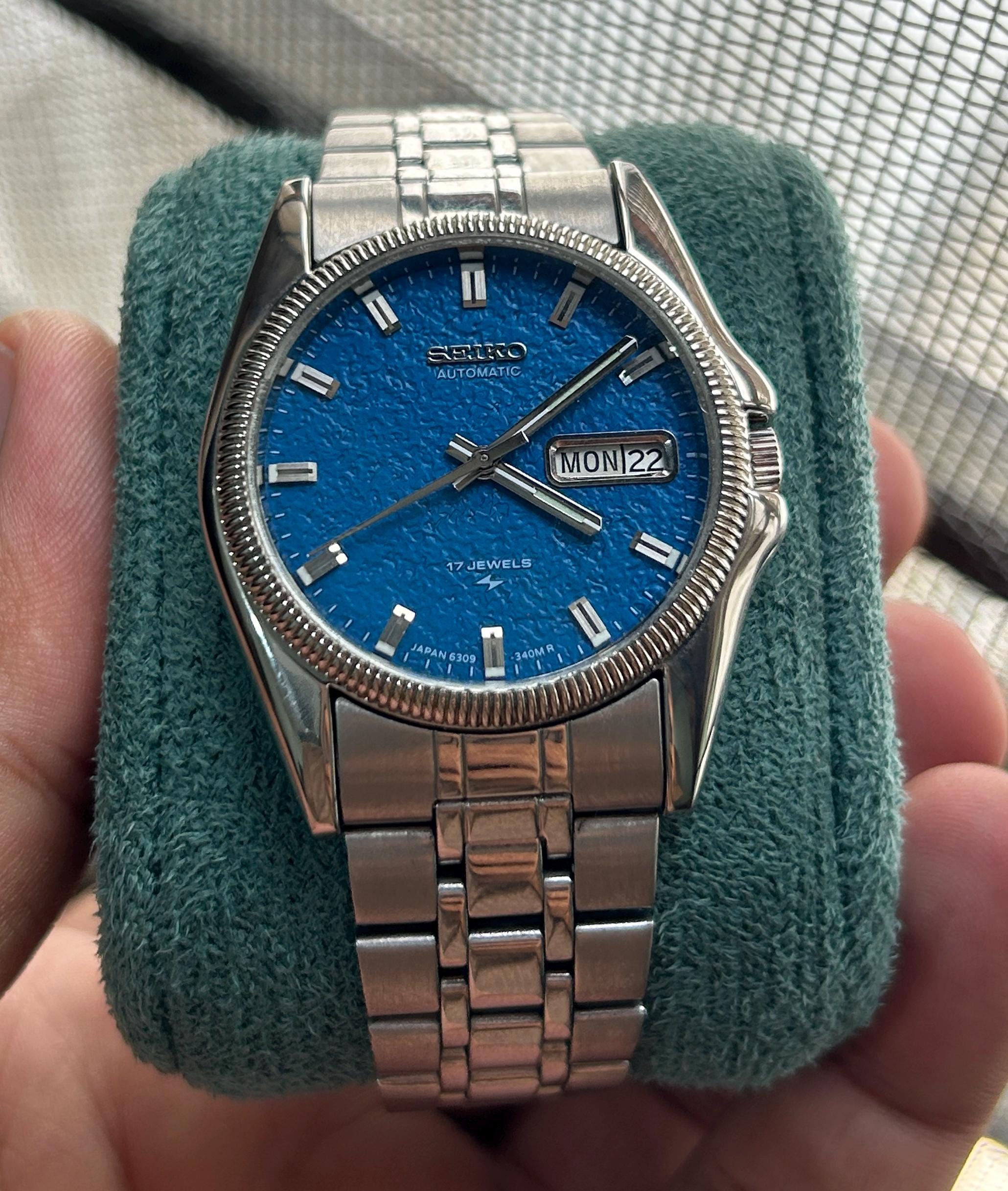 Vintage Seiko Automatic Watch – Blue Textured Dial, Day/date, 17