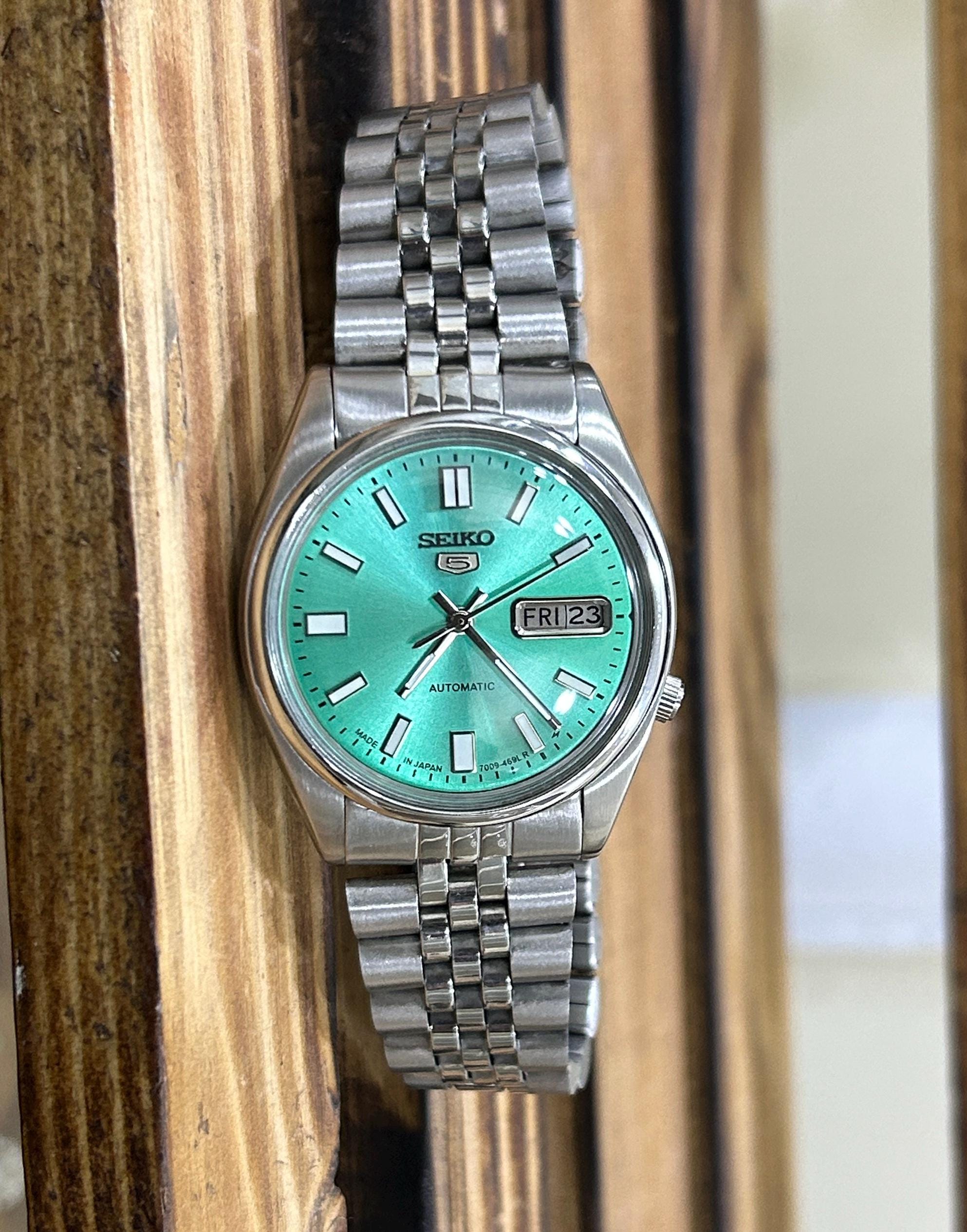 Seiko 5 Automatic 17 Jewels Light Green Dial Japan Men's Watch Cal