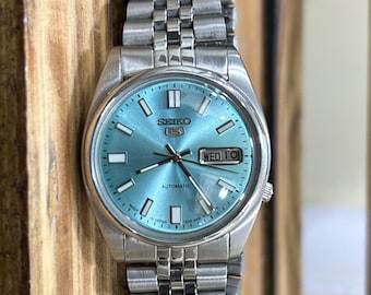 Seiko 5 Automatic 17 Jewels Ice Blue Dial Japan Men's Watch Cal-7009 (Refurbished)