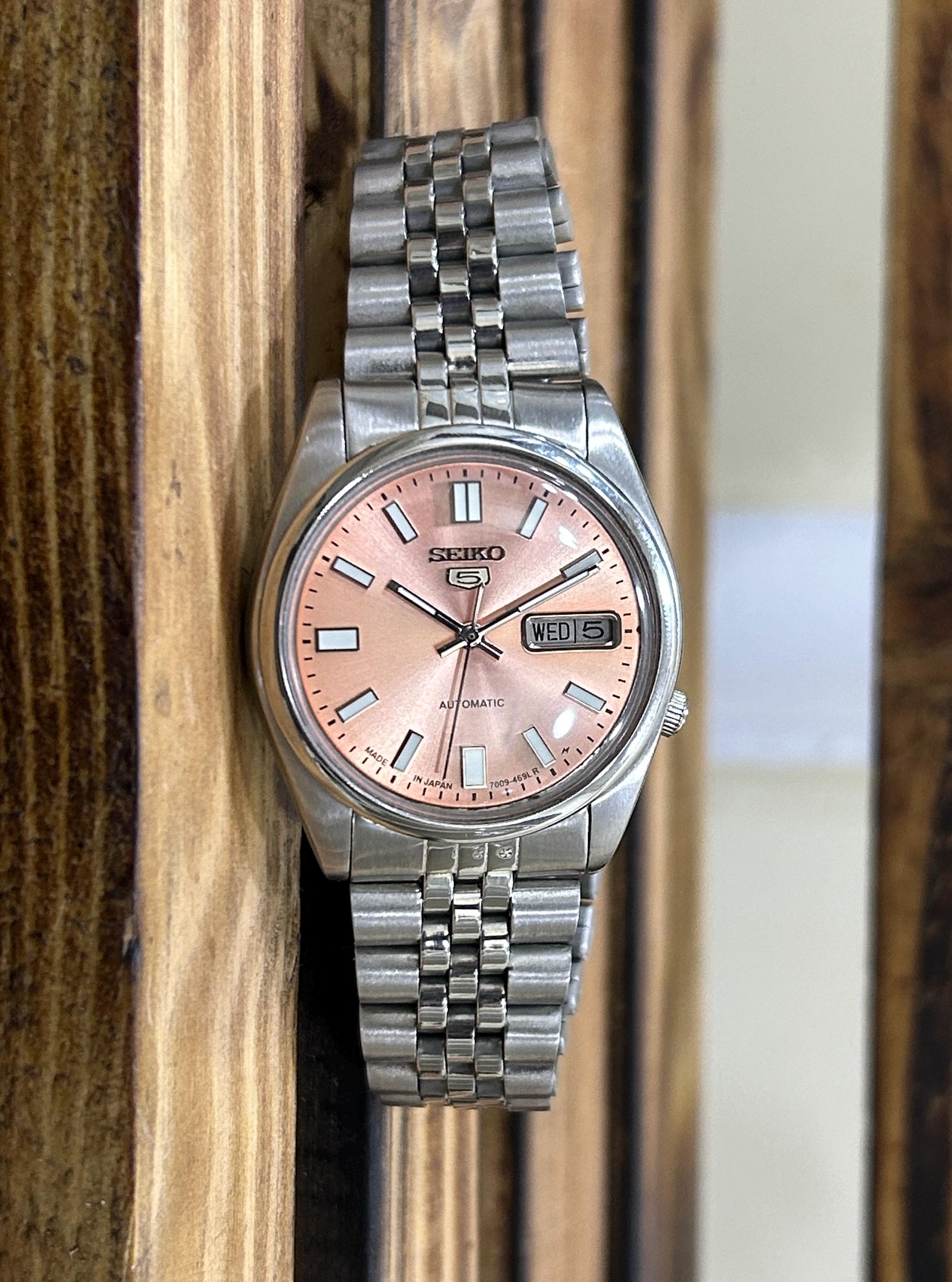Seiko 5 Automatic 17 Jewels Salmon Dial Japan Men's Watch Cal-7009