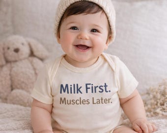 Body divertido para bebé, primero la leche, después los músculos, conjunto de humor deportivo.