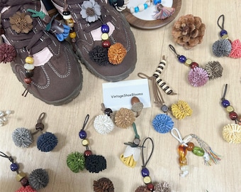 Adorno bohemio con borla para zapatillas, accesorio de zapatos de encaje hecho a mano con pompón y cuentas de madera, decoración estética hecha a mano para zapatos de mujer.