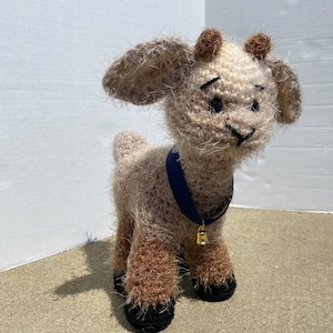 Chèvre au crochet, peluche faite main. Peluche, peluche, animal de la ferme, jouet
