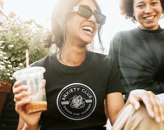 不安クラブのオーナー、創設者 ウルトラコットンTシャツ、面白い不安Tシャツ、面白いミレニアルTシャツ、不安シャツ、不安のためのシャツ、楽しいクラブシャツ