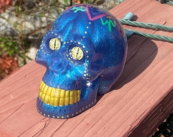 Handgefertigter Totenkopf Skull mit Augen & handbemalten Designs