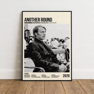 Filmaffisch med en rund bild, Mads Dittmann Mikkelsen, minimalistisk väggdekor, filmväggkonst