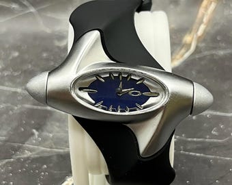 Futuristic Aerodynamic Watch – Y2K Cyberpunk Statement Wristwatch Blue Dial