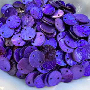 50PC Slate Blue Spray Painted Round Natural Capiz Sea Shells, 2 Holes, 13mm (1/2")