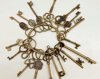 Set of 18 Large Skeleton Keys On A Big Ring Antique Brass Tone Renaissance Prop
