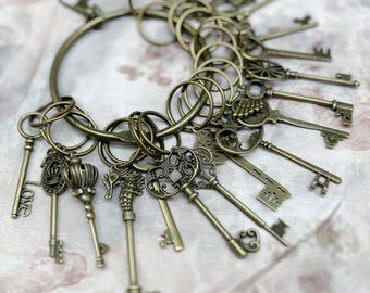 Set of 18 Large Skeleton Keys On A Big Ring Antique Brass Tone Renaissance Prop