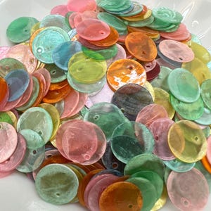 50PC Mixed Spray Painted Round Natural Capiz Sea Shells, 15mm (5/8")