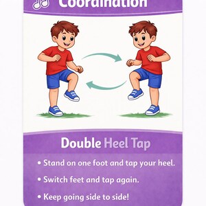 Pu&ograve; includere: Una carta rettangolare con la parola "Coordinazione" e un'icona di nota musicale in alto. La carta illustra un esercizio "Double Heel Tap" con istruzioni. Due personaggi dei cartoni animati con camicie rosse e pantaloncini blu dimostrano l'esercizio.