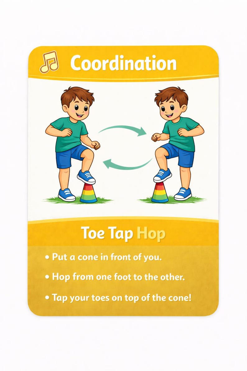 Pu&ograve; includere: Una carta gialla con la parola "Coordinazione" e un'icona a forma di nota musicale. Due ragazzi dei cartoni animati sono raffigurati mentre saltano sui coni. Il testo "Toe Tap Hop" &egrave; sotto, con le istruzioni su come eseguire l'esercizio.