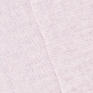Puede incluir: Dos piezas de tela blanca, una con una textura lisa y la otra con una superficie ligeramente texturizada.