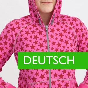 Puede incluir: Una sudadera con capucha rosa con un estampado de estrellas rojas. La sudadera tiene una cremallera gris y una capucha con cord&oacute;n. El texto "DEUTSCH" est&aacute; impreso en una pancarta verde en la parte delantera de la sudadera.