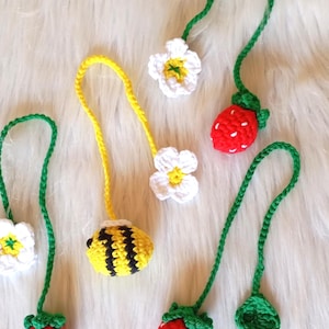 Strawberry bookmark, book lover gift, crochet strawberry bookmark, amigurumi bookmark, teachers gift idea, strawberry kawaii bookmark