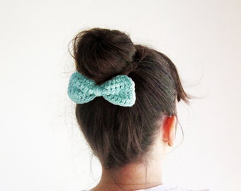 Mint hair bow clip, Seafoam crochet hairbow, Crochet mint bow clip, Cute mint hair bow, Cute girl hairbow, Sock bun bow, Mint hair bow pin