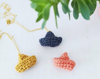 Crochet paper boat necklace, crochet boat necklace, crochet jewelry, cute fiber necklace, amigurumi necklace, amigurumi jewelry, cute boat