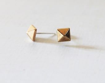 Gold pyramid stud earrings, Small gold pyramid studs, Dainty gold studs, Geometric gold earrings, Pyramid post earrings, Lightweight  studs