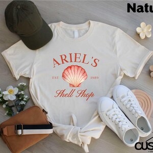 Prinzessin Ariel Shirt, Ariel's Shell Shop T-Shirt, kleine Meerjungfrau Pullover, Comfort Colors Disney Girl Reise T-Shirt, Disney Geschenk für Freunde Bild 4