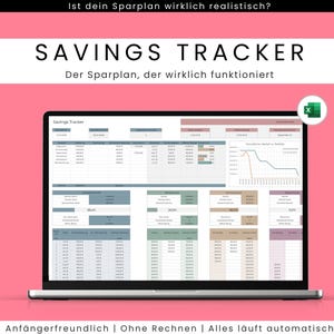 Könnte beinhalten: Ein Laptop-Bildschirm zeigt eine Tabelle mit dem Titel "Savings Tracker". Der Bildschirm zeigt Datentabellen und ein Liniendiagramm. Der Text "SAVINGS TRACKER" und "Der Sparplan, der wirklich funktioniert" stehen oben. Der Text unten lautet "Anfängerfreundlich | Ohne Rechnen | Alles läuft automatisch."