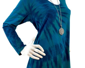 M Teal tie dye bamboo top with long sleeves and scoop neck.