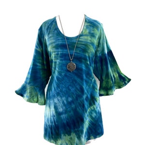 Plus size 3X ice dyed bamboo top with flounced sleeves and scoop neck. image 2