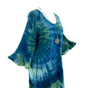 Plus size 3X ice dyed bamboo top with flounced sleeves and scoop neck. image 3