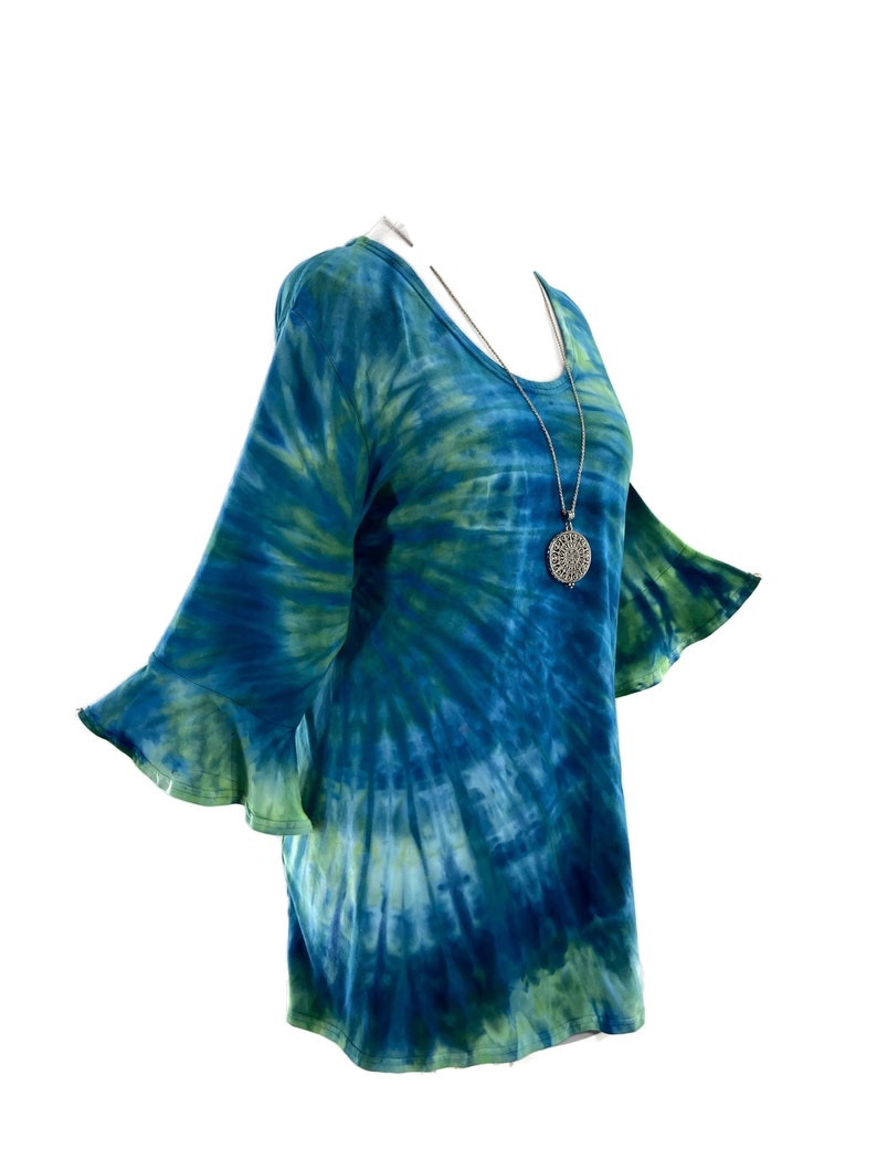 Plus size 3X ice dyed bamboo top with flounced sleeves and scoop neck. image 3