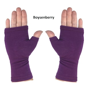 Bamboo fingerless gloves, texting gloves, wrist warmers in solid colours. Boysenberry
