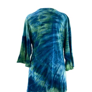 Plus size 3X ice dyed bamboo top with flounced sleeves and scoop neck. image 6