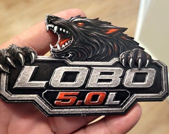 Naklejka LOBO 5.0L na tylną klapę samochodu ciężarowego z emblematem Wolf i agresywnym emblematem Mustang Style. Jeden emblemat