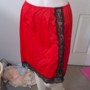 Unbranded Red with Black Lace Half Slip - Size Large