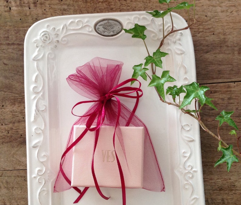 Set of 5 tulle bags with two satin ribbons