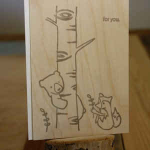 Tarjeta de amigos de Letterpress Forest en madera