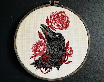 Patrón de punto de cruz de cuervo y rosa, estilo cottagecore gótico (PDF digital)